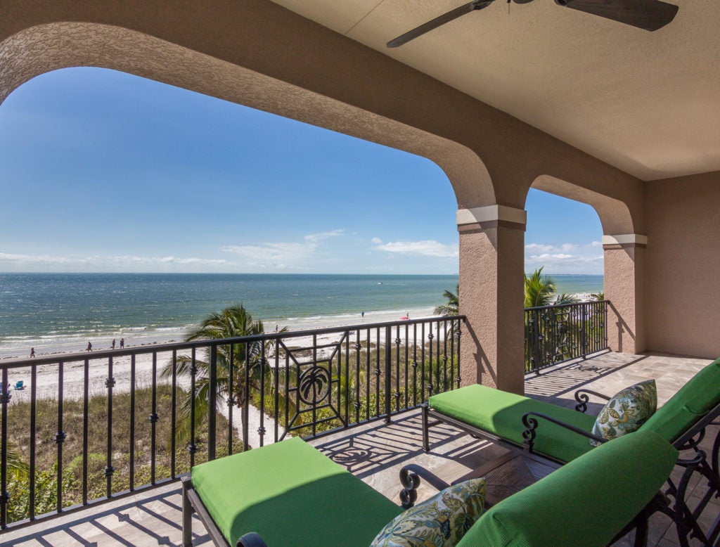 Southern Serenity Meets Beach Luxury - Sun Palace Vacation Homes